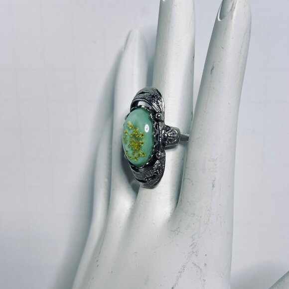 Silver Tone Adjustable Ring With Green Lucite Floral Oval Design (R466) - Picture 3 of 6